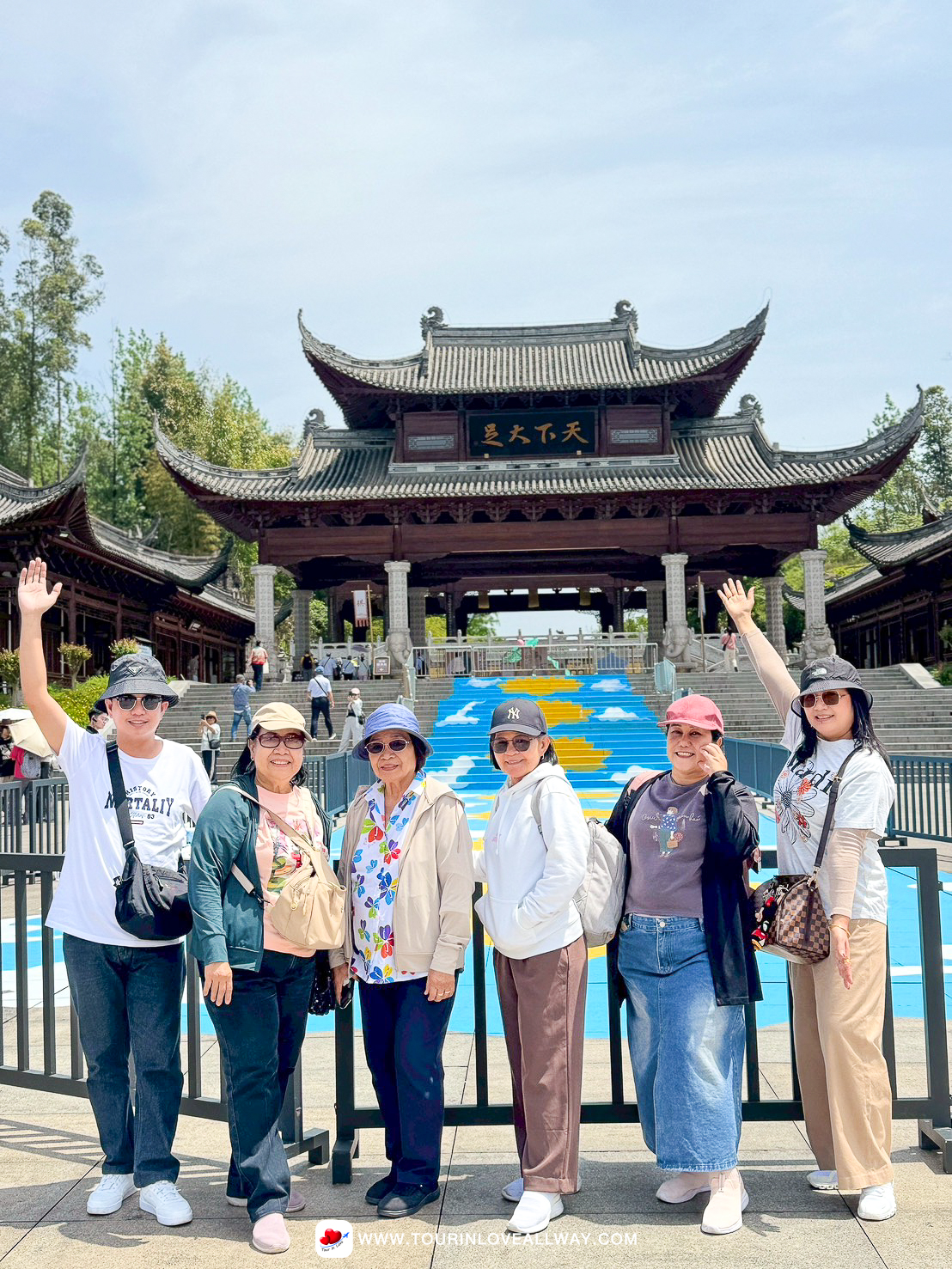 รีวิวทัวร์อินเลิฟ ลูกค้า ท่องเที่ยวประเทศจีน ฉงชิ่ง เมืองลอยฟ้า ตะลึงมรดกโลก 5A 5 วัน 4 คืน